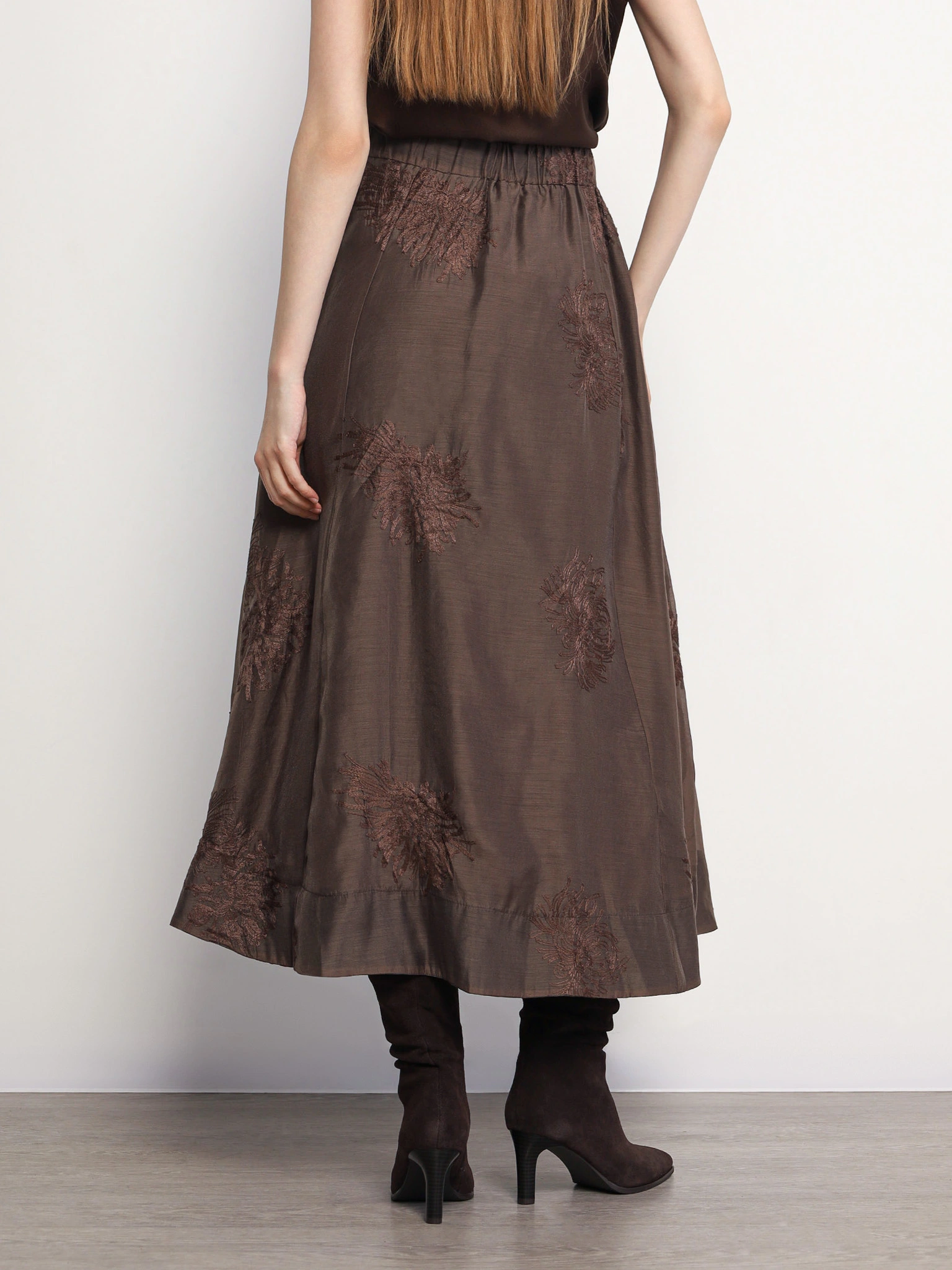 Юбка коричневого цвета с эластичным поясом